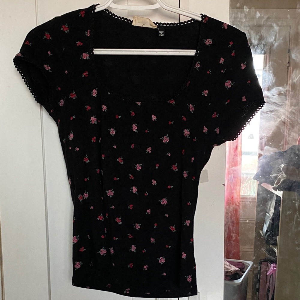 Black laced Floral Short Sleeve tee shirt